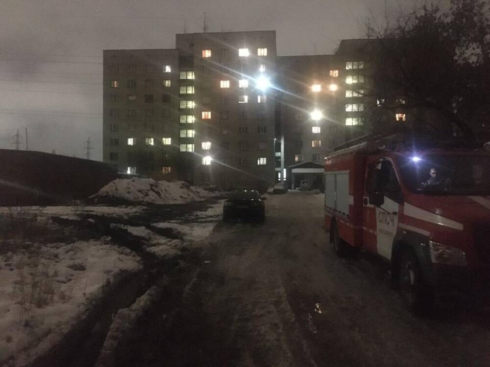В Новосибирске мужчина погиб на пожаре в девятиэтажке на улице Объединения