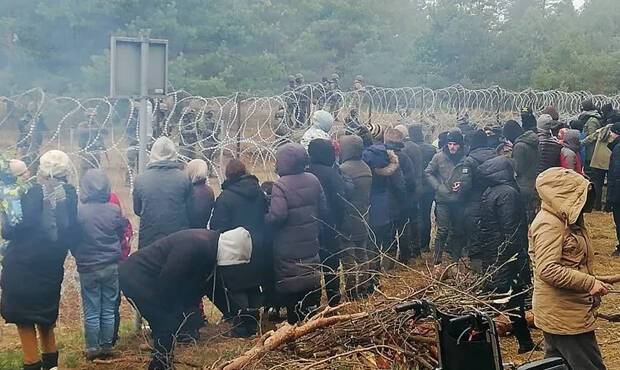 Около 200 нелегальных мигрантов смогли прорваться через польско-белорусскую границу