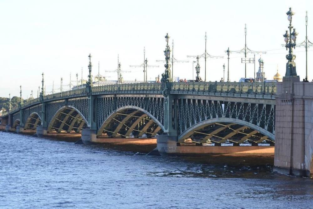 Стало известно, когда последний раз в этом сезоне разведут петербургские мосты