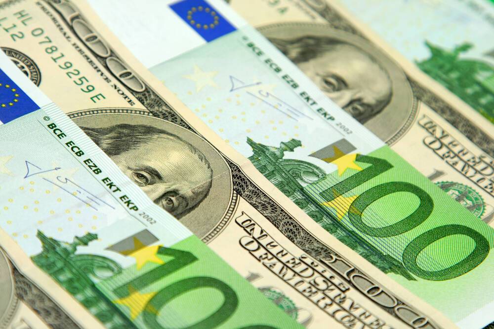 На выходных в Беларуси будут повышенные курсы доллара и евро