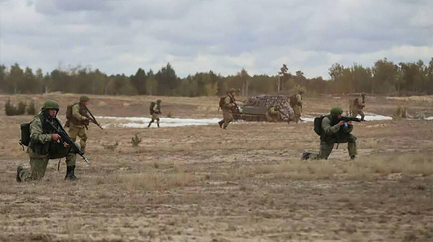 Российские и белорусские десантники высадились на полигоне в Гродненской области