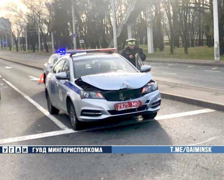 Автомобиль ГАИ столкнулся с «Ладой» в Минске