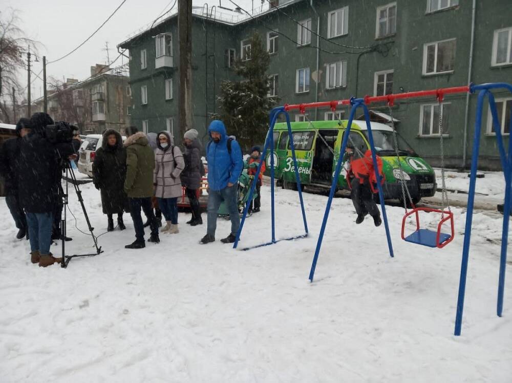 Всем миром: в Заельцовском районе жители благоустраивают дворы вместе с предпринимателями и депутатами