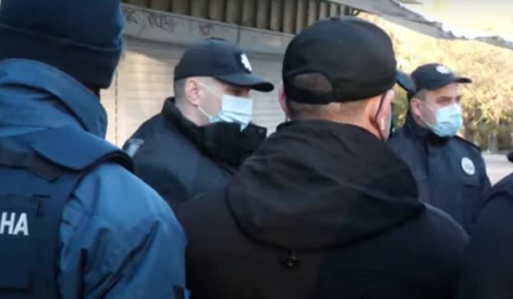 Избили студентку и запшикали газом мужчину: серия нападений произошла на улицах Одессы