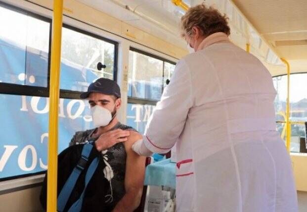 В Одессе пункт вакцинации заработал в трамвае