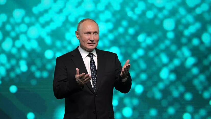 Путин заявил о необходимости наращивать темпы цифровой трансформации