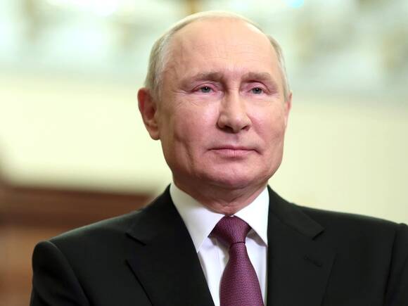 Владимир Путин призвал не бежать из реального мира в метавселенные