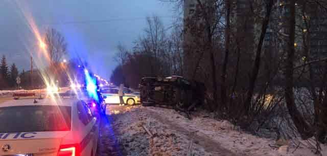 В Новосибирске пьяный водитель Lexus насмерть сбил женщину на остановке