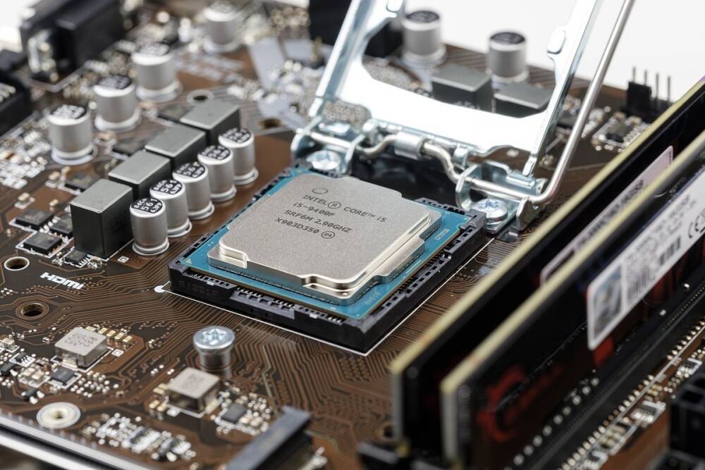 Белый дом отверг план по расширению производства Intel в Китае
