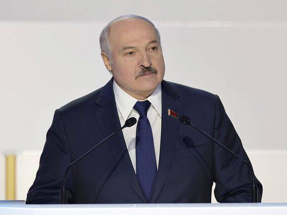 Лукашенко распорядился накормить беженцев на границе Белоруссии
