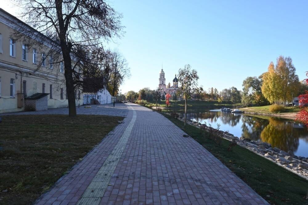 В Старой Руссе после нескольких лет работ открылась набережная Достоевского