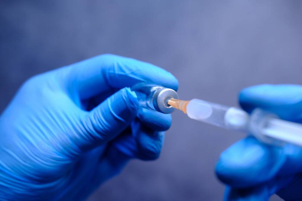 Главврач больницы Святого Георгия рассказал, как вакцинация влияет на риск смерти от коронавируса
