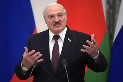 Лукашенко заявил о спасении России Путиным