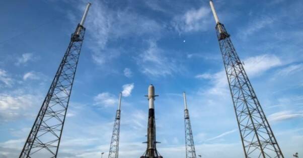 SpaceX вывела в космос еще 53 спутника