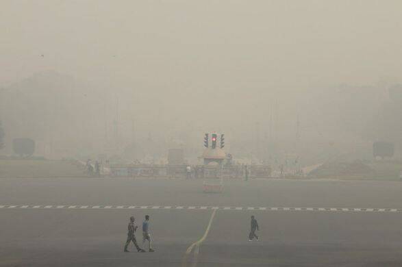 В Нью-Дели закроют школы. Вместо воздуха люди дышат смогом