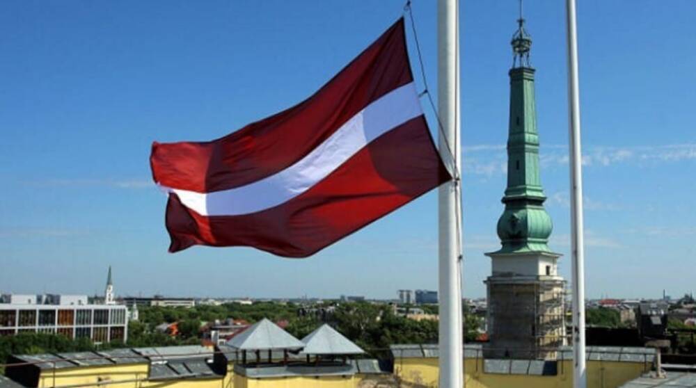 Латвийский суд отклонил первую жалобу на обязательную вакцинацию