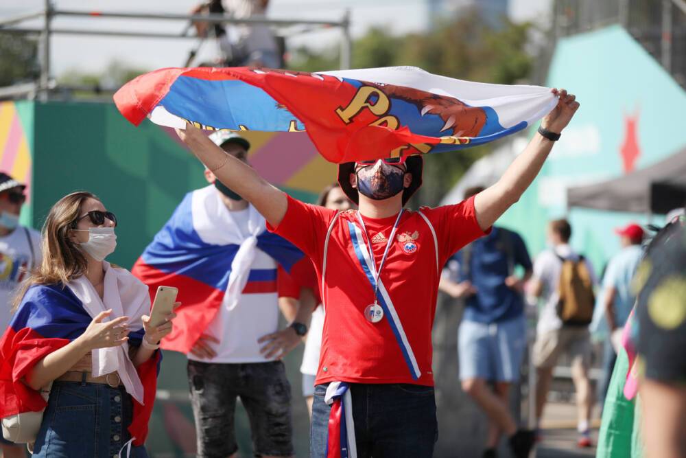 Несколько сотен болельщиков приехали поддержать сборную Россию в Хорватии