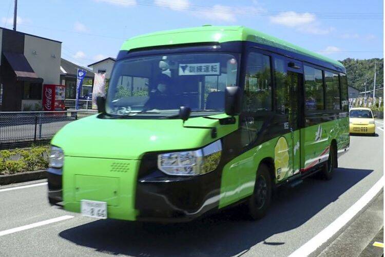 В Японии начнет курсировать первый в мире автобус-поезд