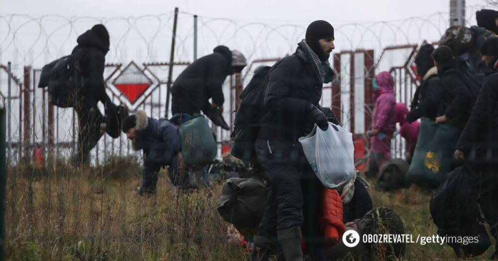 Миграционный кризис: Польша поймала Беларусь на переброске силовиков к границе - видео