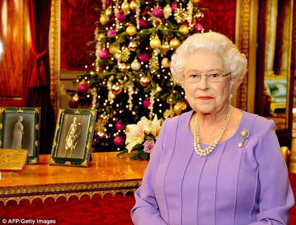 Елизавета II отменила свое участие в национальной церемонии, так как потянула спину