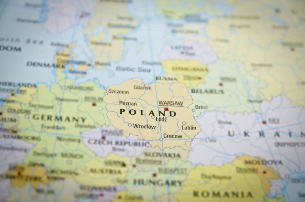 Сосновский: Польша должна отказаться от применения грубой силы в отношении беженцев