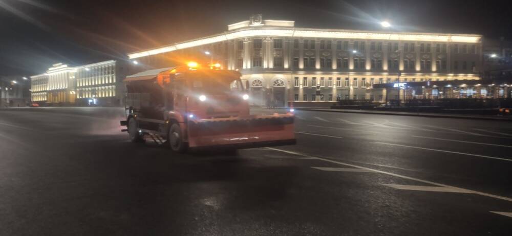 Дорожные службы готовят Нижний Новгород к ночному снегопаду