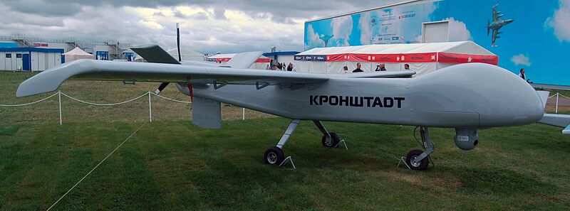 На выставке Dubai Airshow 2021 Россия показала уникальную систему управления 20 дронами