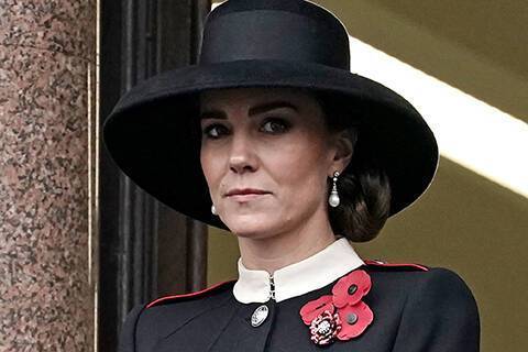 Кейт Миддлтон, принц Уильям и другие члены королевской семьи посетили церемонию в честь Дня памяти павших