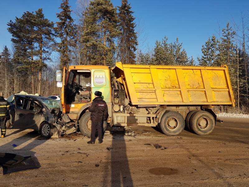 В Сыктывкаре при столкновении с МАЗом серьезные травмы получила пассажирка Opel