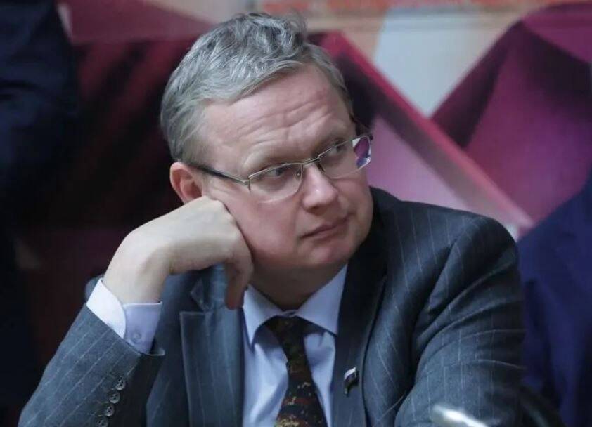 Депутат ГД предложил россиянам снять деньги с банковских счетов из-за введения QR-кодов