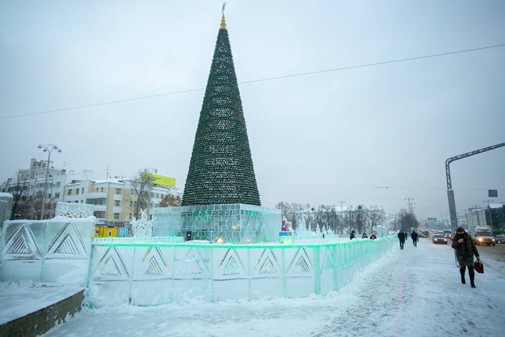 Мэрия Екатеринбурга хочет пускать людей в ледовый городок только по QR-кодам