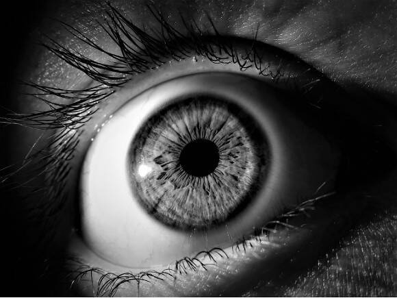 «Ослепла на оба глаза»: у сотрудницы петербургского Роспотребнадзора проявилось редкое осложнение после COVID-19