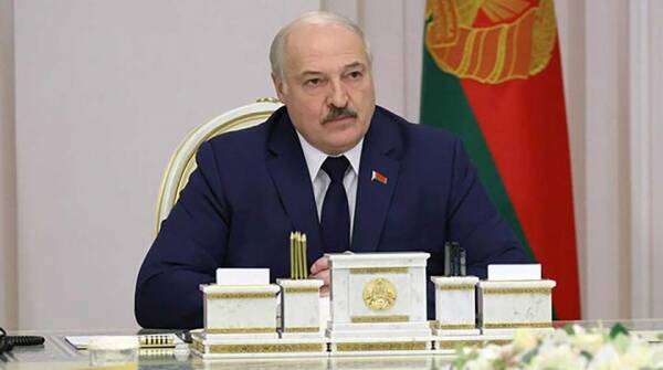 Лукашенко потерпел сокрушительное поражение в истории с мигрантами – политолог
