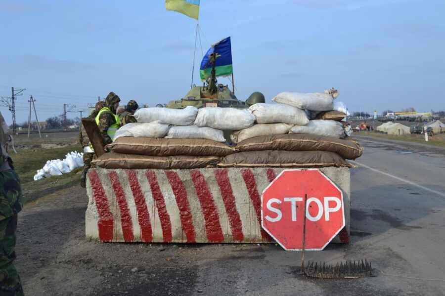 Украинские боевики принуждали мирных жителей платить за проект через блокпосты
