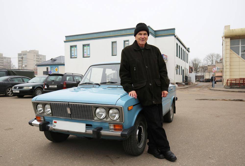 Житель деревни Обруб Виктор Хреновский владеет редким автомобилем “Жигули” класса люкс
