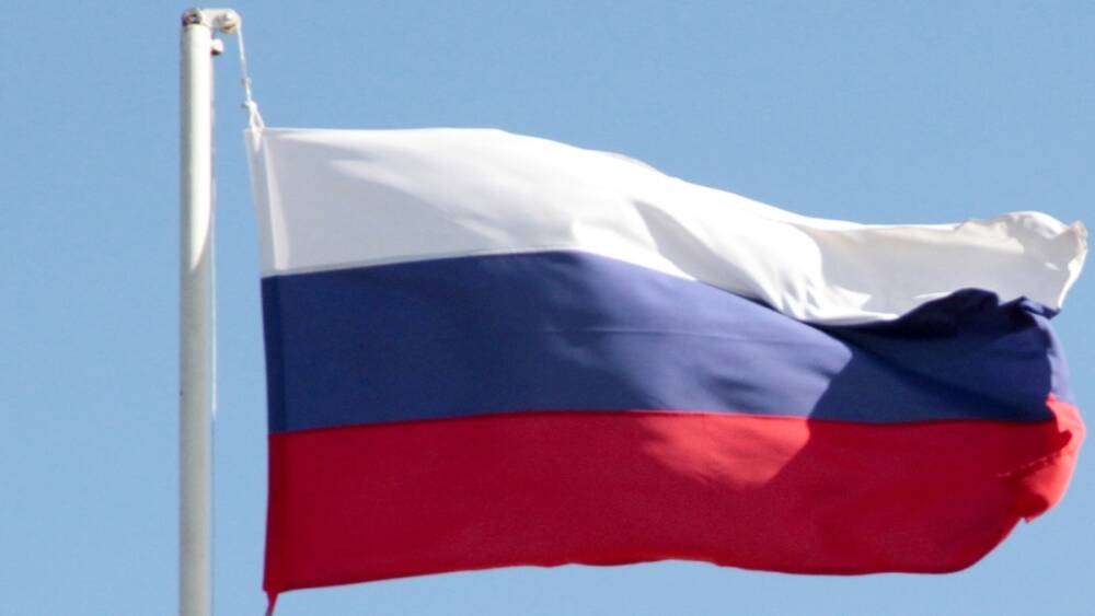 Россия потратит ₽1 млрд на установку государственных флагов у школ