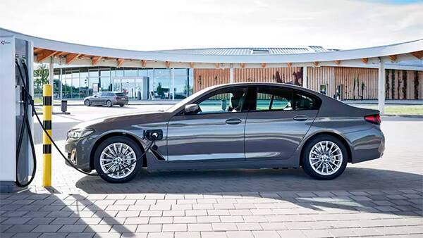 Электрические седаны BMW i5 и i7 получат по три мотора
