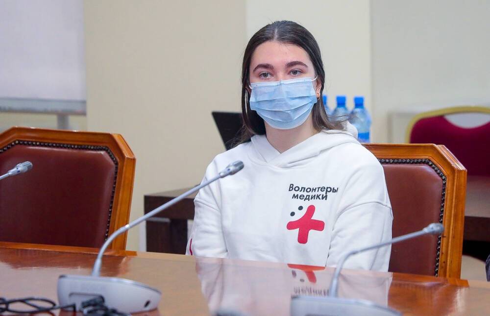 Сахалинские волонтеры продолжают оказывать помощь пожилым и медикам