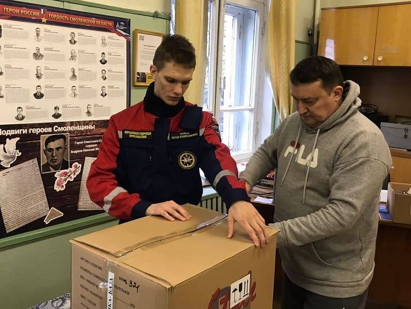 Волонтеры помогли многодетной семье погорельцев из Смоленской области