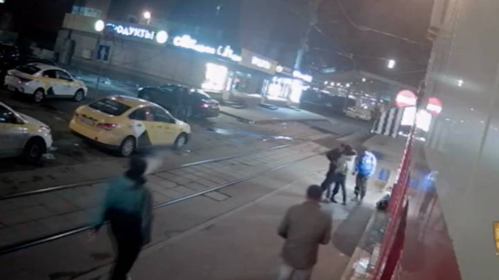 Двое мужчин ограбили и расстреляли своего собутыльника из пневмата в центре Москвы
