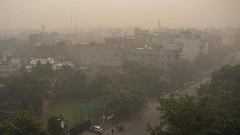 Нью-Дели закрыли из-за смога