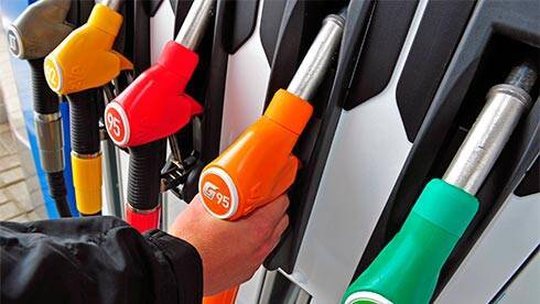 Розничные сети АЗС 16 ноября снизили цены на бензины и дизельное топливо в пределах 5-35 коп./л