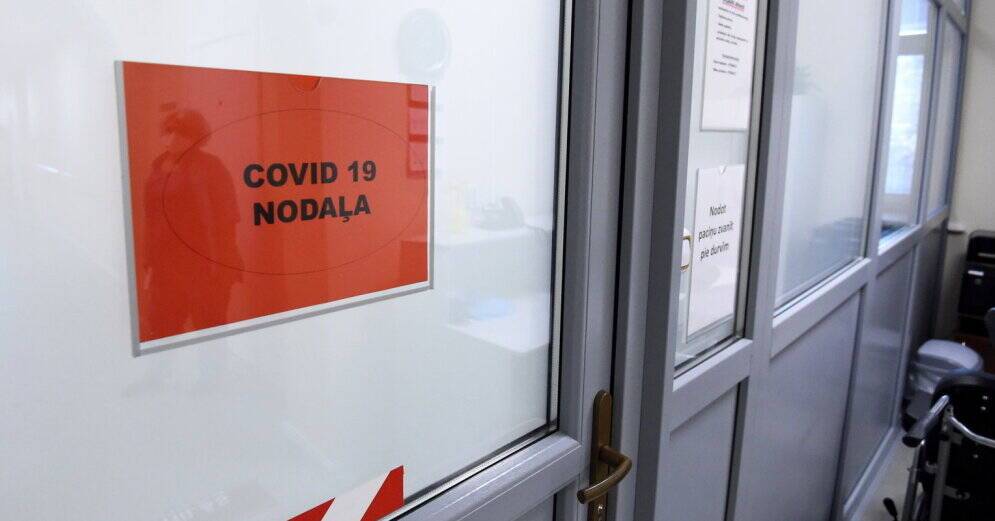 В Латвии выявлено 1077 новых случаев Covid-19, умер 31 человек