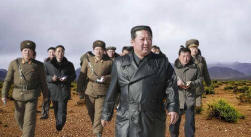 Лидера КНДР заметили в кожаном плаще в стиле Третьего рейха