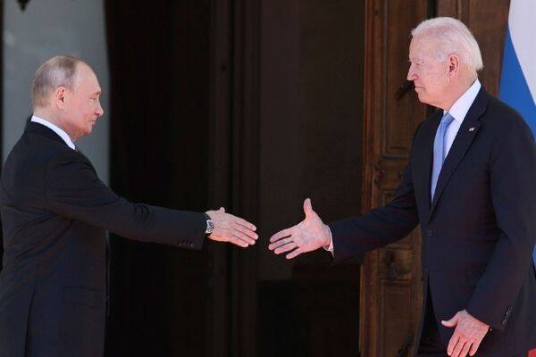 Байден трижды отклонял пакет санкций против России как недостаточно жесткий
