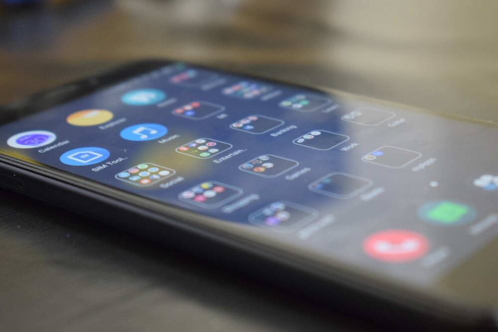 Xiaomi выпустит первый в мире изгибающийся на 360 градусов дисплей для смартфона