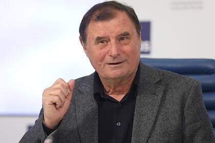 Бывший главный тренер сборной заявил о возможности выйти на ЧМ только с Карпиным