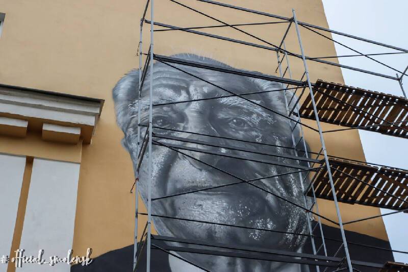 В Смоленске рисуют граффити с изображением ветерана