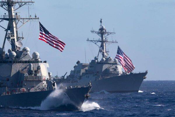 Байден заявил, что США продолжат направлять боевые корабли к морским границам Китая