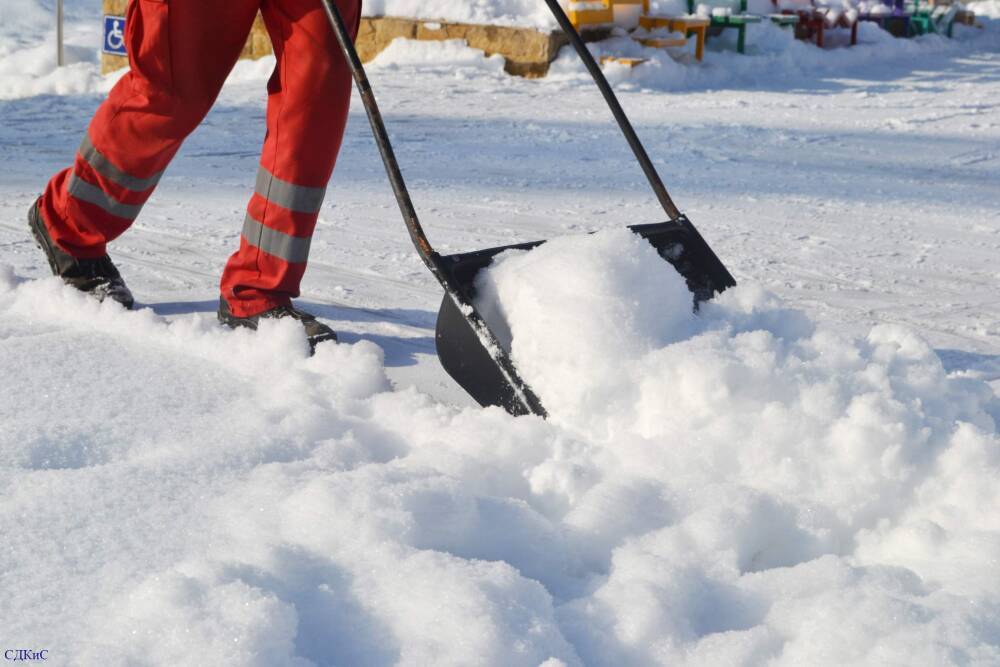 В мэрии Новосибирска рассказали, кто должен убирать снег на улицах в районах